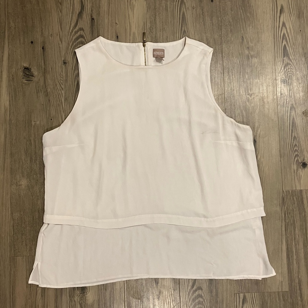 Chicos White Tiered Flowy Tank Top W Zip Back